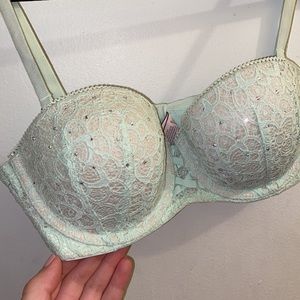 Victoria’s Secret convertible bra